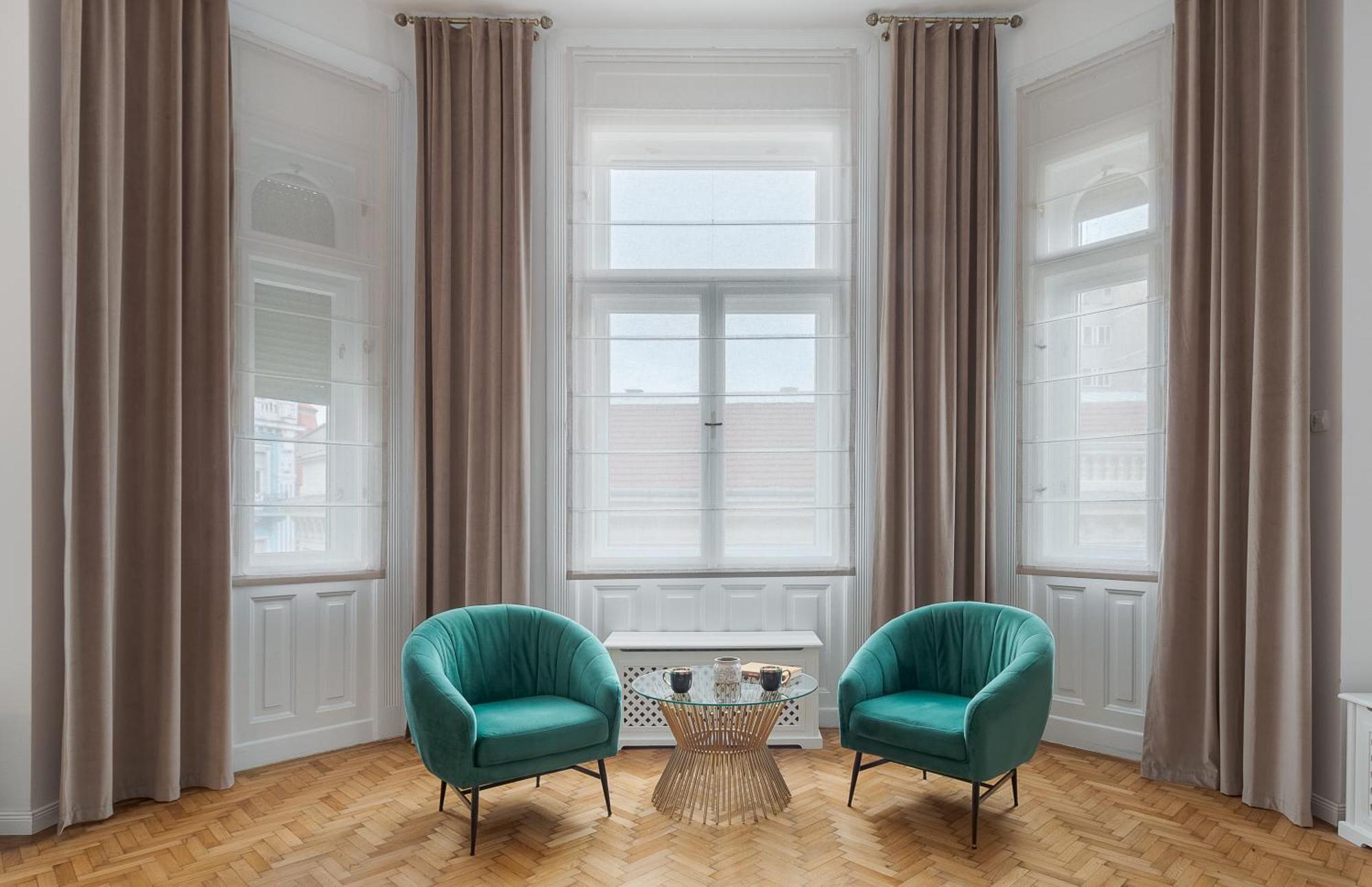 Royal Experience At Stern Palace Oradea Extérieur photo