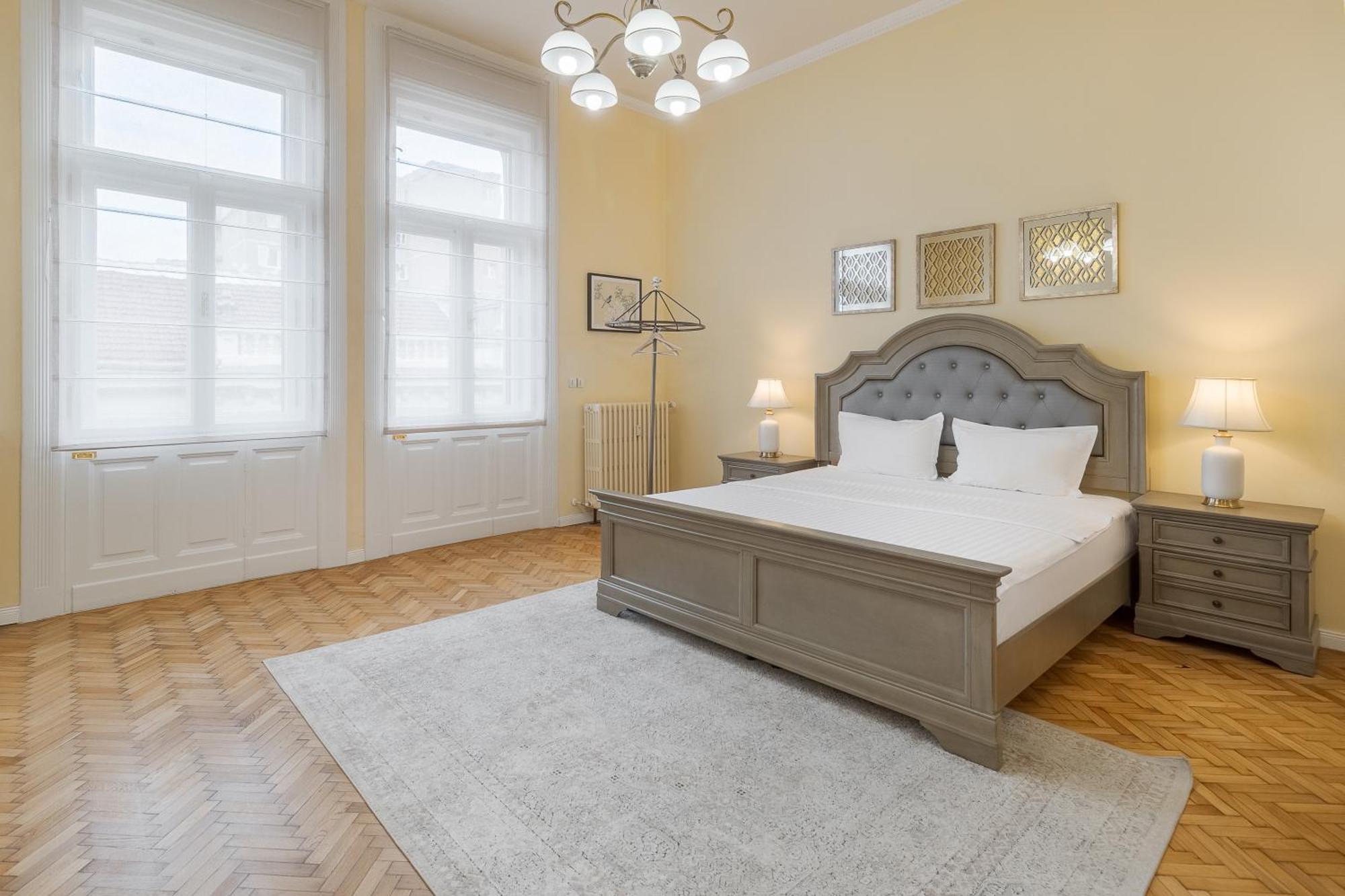 Royal Experience At Stern Palace Oradea Extérieur photo