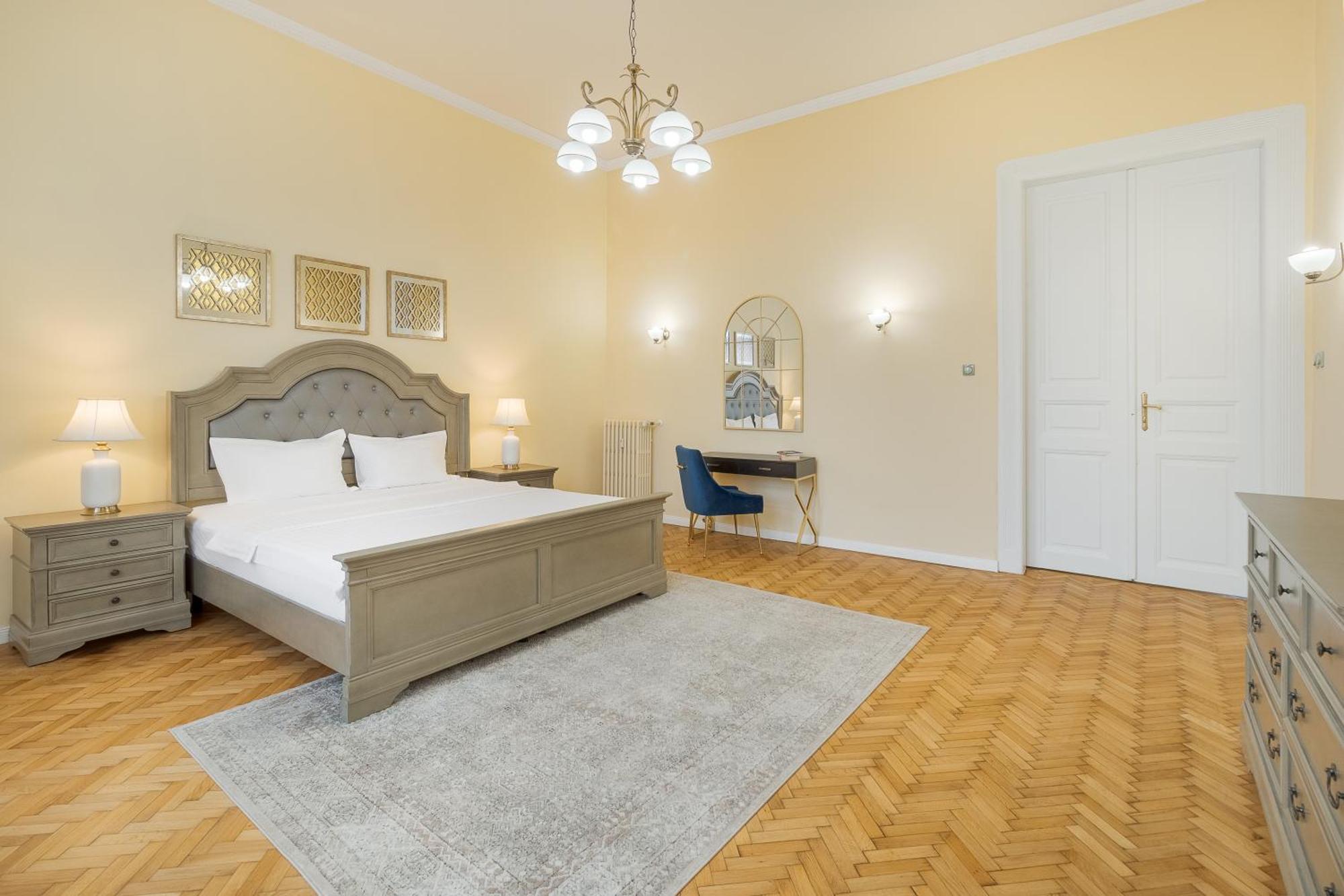 Royal Experience At Stern Palace Oradea Extérieur photo
